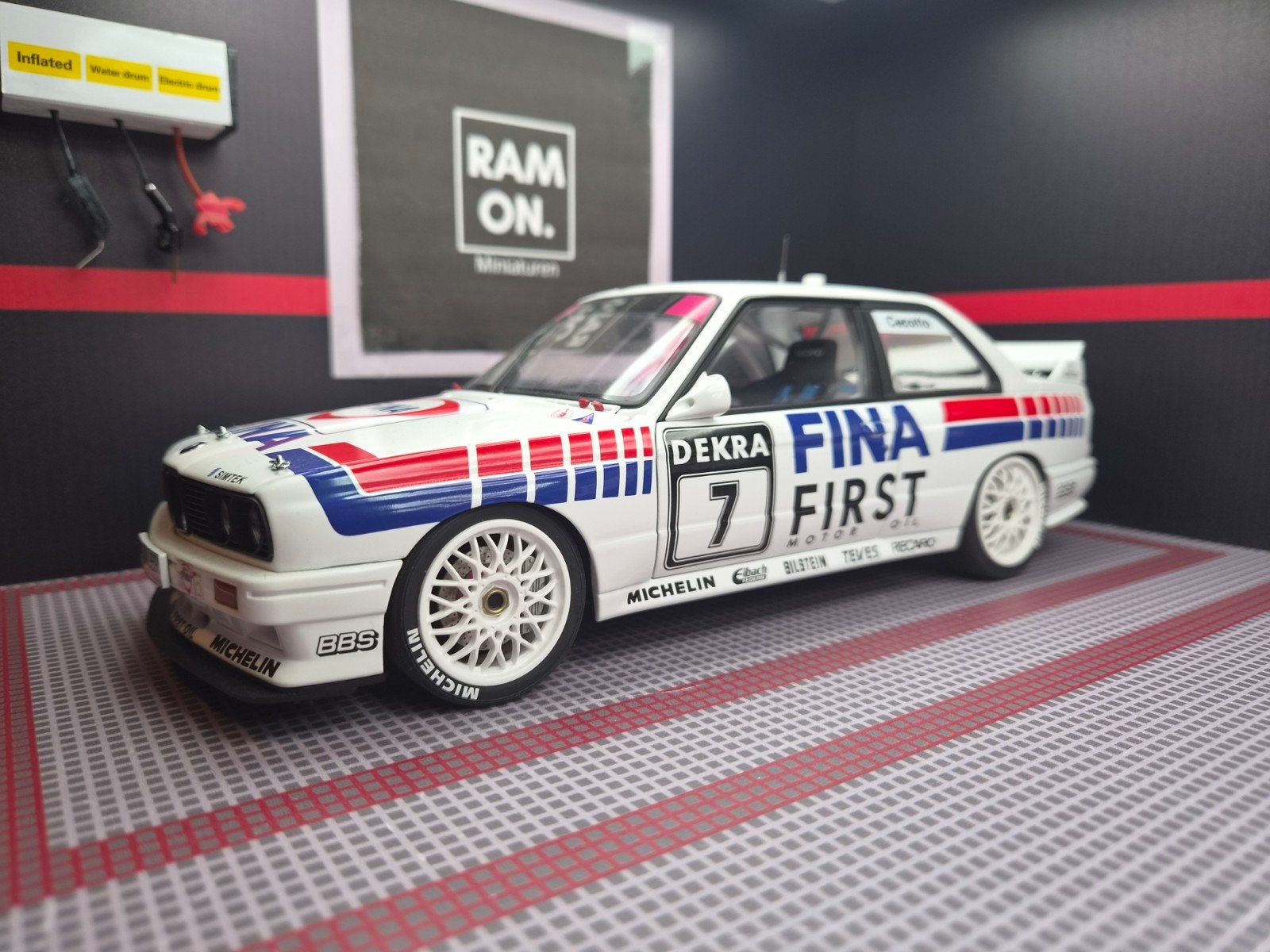 1/18 BMW E30 M3 DTM Cecotto Fina, Ophalen of Verzenden, Zo goed als nieuw, Auto, Autoart
