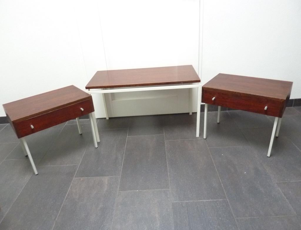 Vintage nachtkastjes met smal tafeltje., Huis en Inrichting, Slaapkamer | Nachtkastjes, Ophalen, Gebruikt, Minder dan 45 cm, Minder dan 55 cm