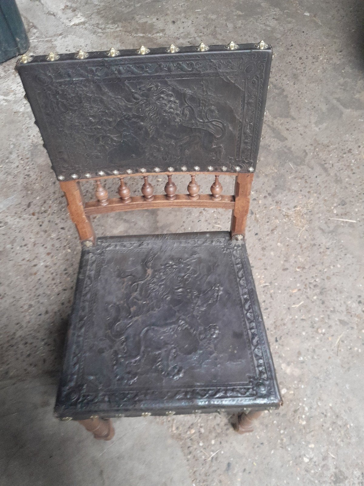 Antieke stoelen met leer en leeuwenmotief (set van 5), Antiek en Kunst, Antiek | Meubels | Stoelen en Banken, Ophalen