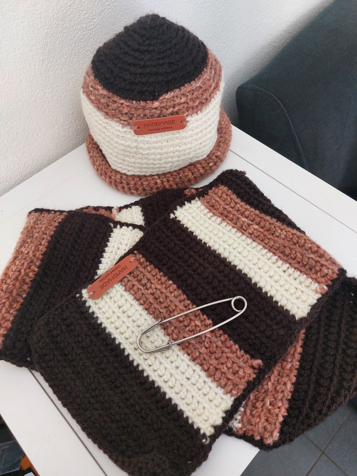 Handgemaakte muts en korte sjaal, Maat 38/40 (M), Handmade Limited Edition, Nieuw, Ophalen of Verzenden