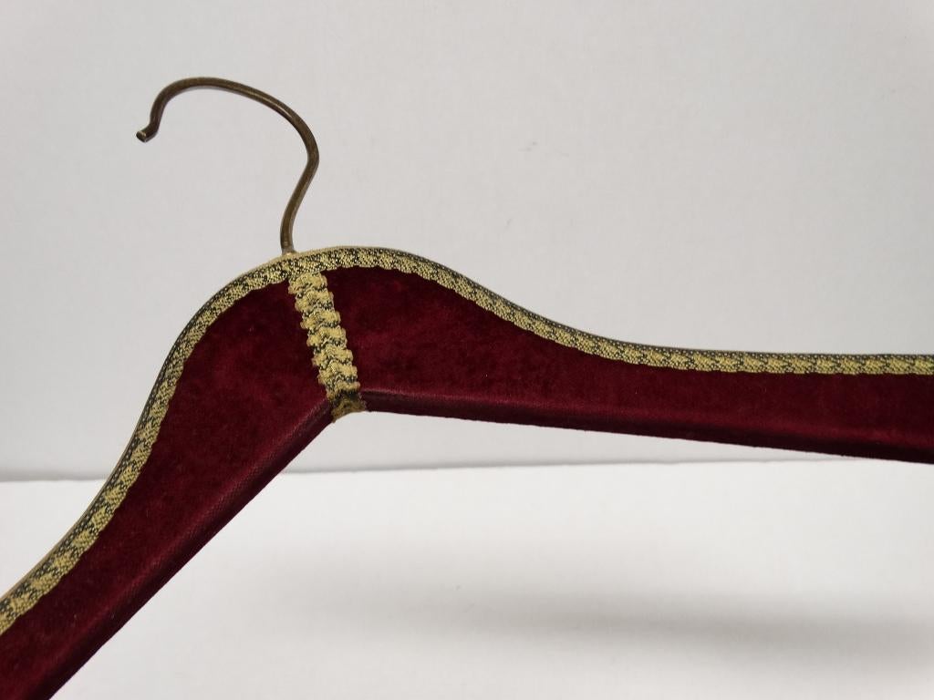 mooie oude vintage kledinghanger met fluweel bekleed, Kleding | Dames, Kledinghangers, Ophalen of Verzenden, Zo goed als nieuw