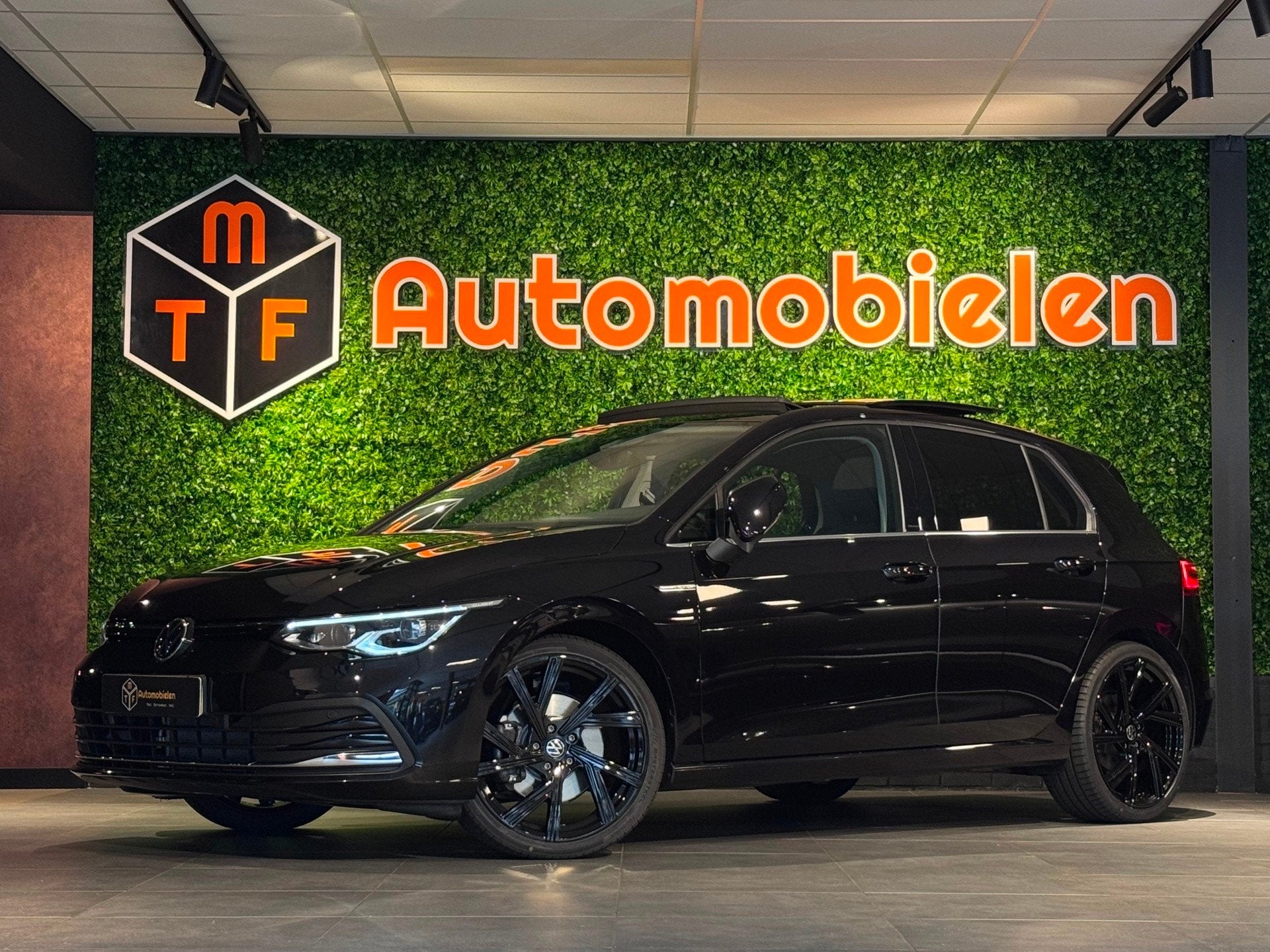 Volkswagen GOLF 1.5 eTSI 150 PK 1st ed. |PANO|MATRIX|MASSAGE, Dealer onderhouden, 4 cilinders, Alcantara, Zwart