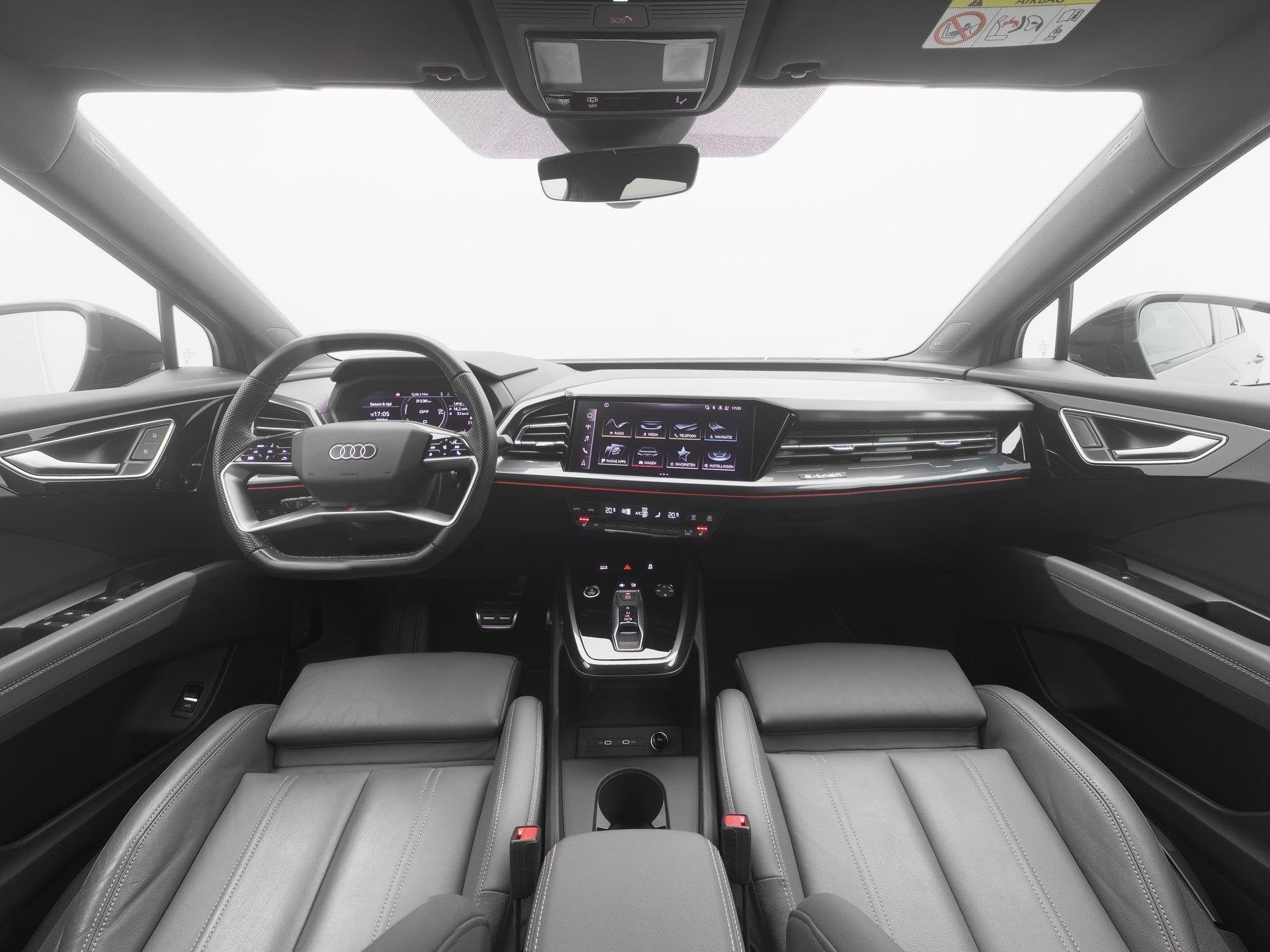 Audi Q4 e-tron 50 quattro S edition 77 kWh 299 PK | Side Ass, Auto's, Automaat, Zwart, 2135 kg, Leder