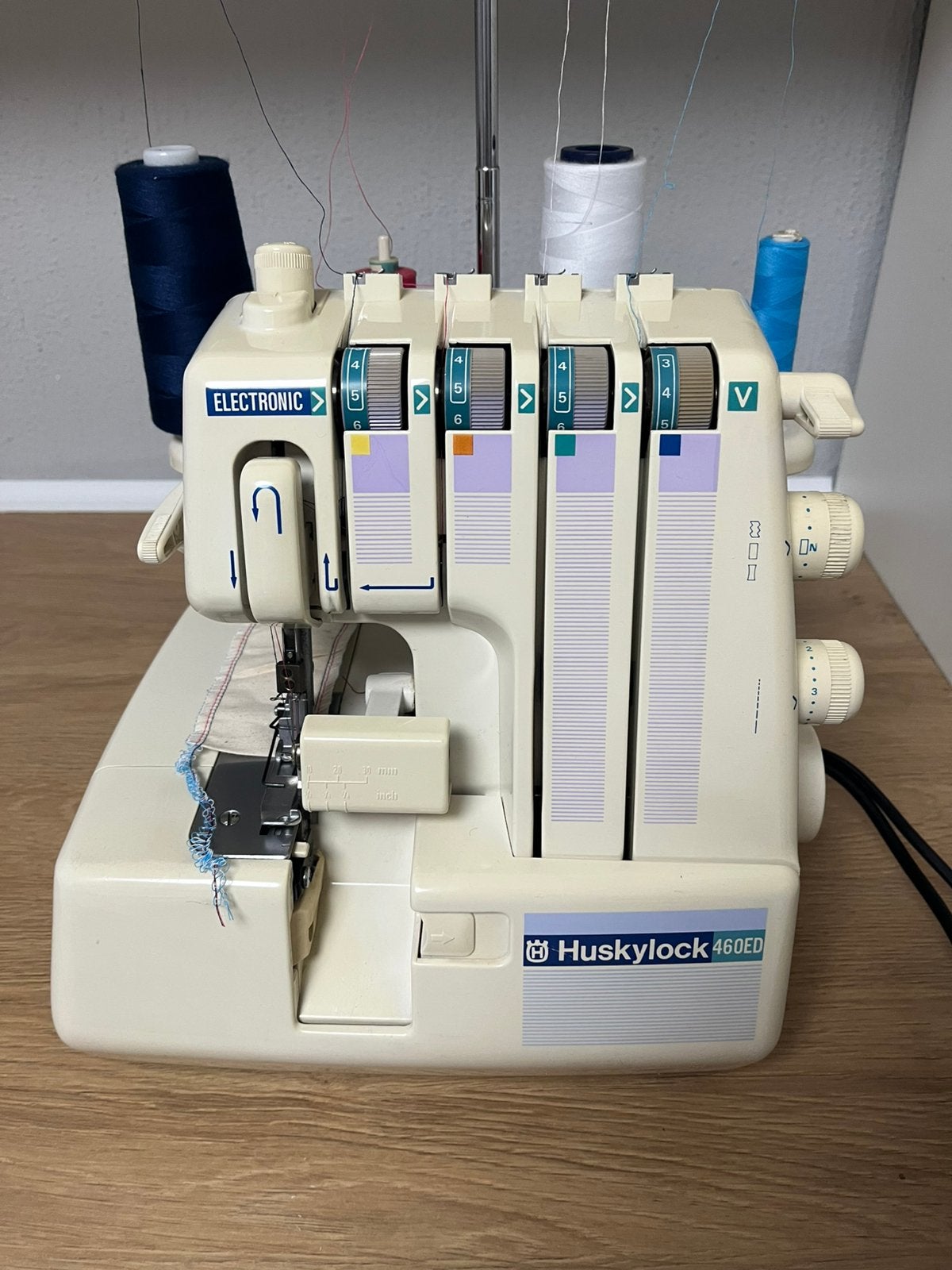 Husqvarna Huskylock 460D Lockmachine, Ophalen of Verzenden, Zo goed als nieuw