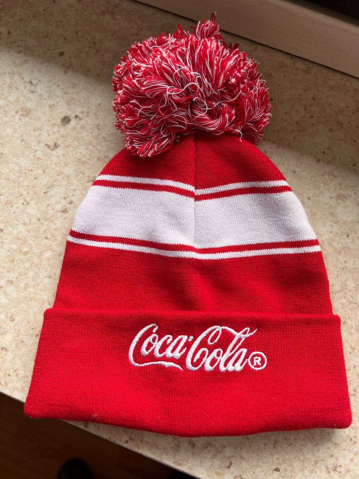 Nieuwe Coca-Cola Wintermuts, One Size, Ophalen of Verzenden, Nieuw, Maat 46/48 (XL) of groter, Muts