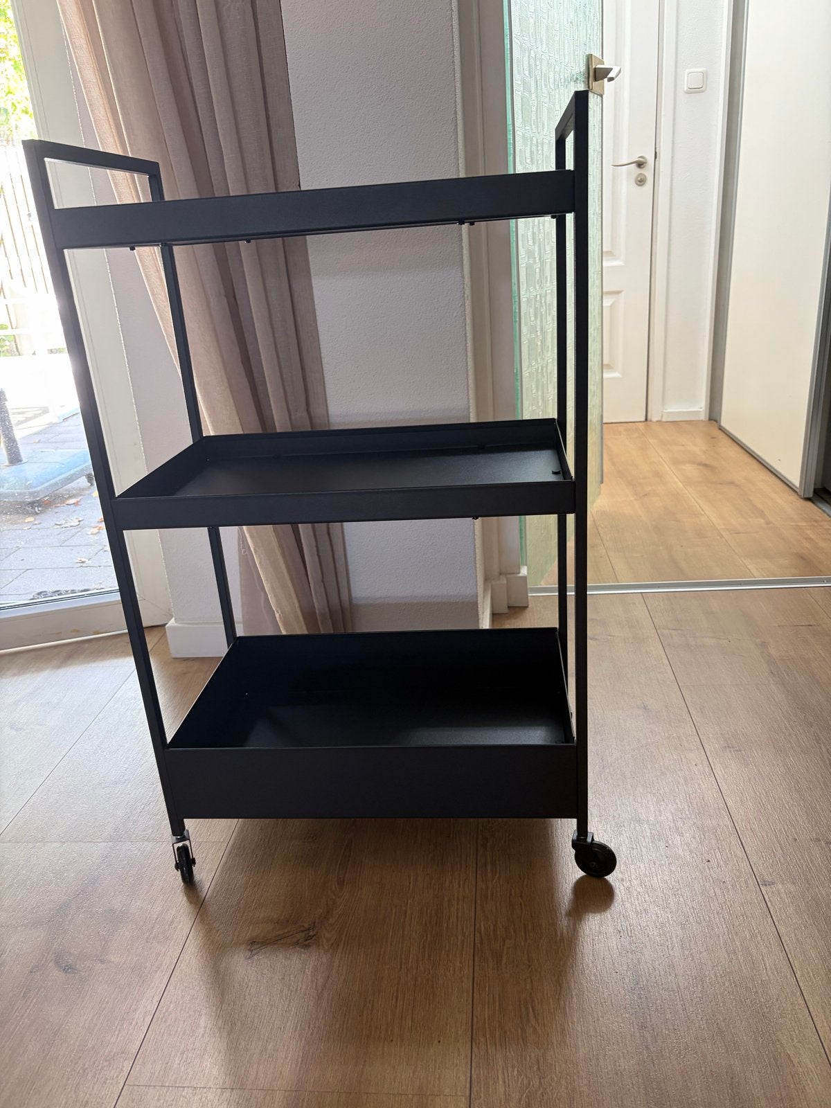 Zwarte metalen trolley met 3 planken en wielen NISSAFORS, Ophalen of Verzenden, Nieuw