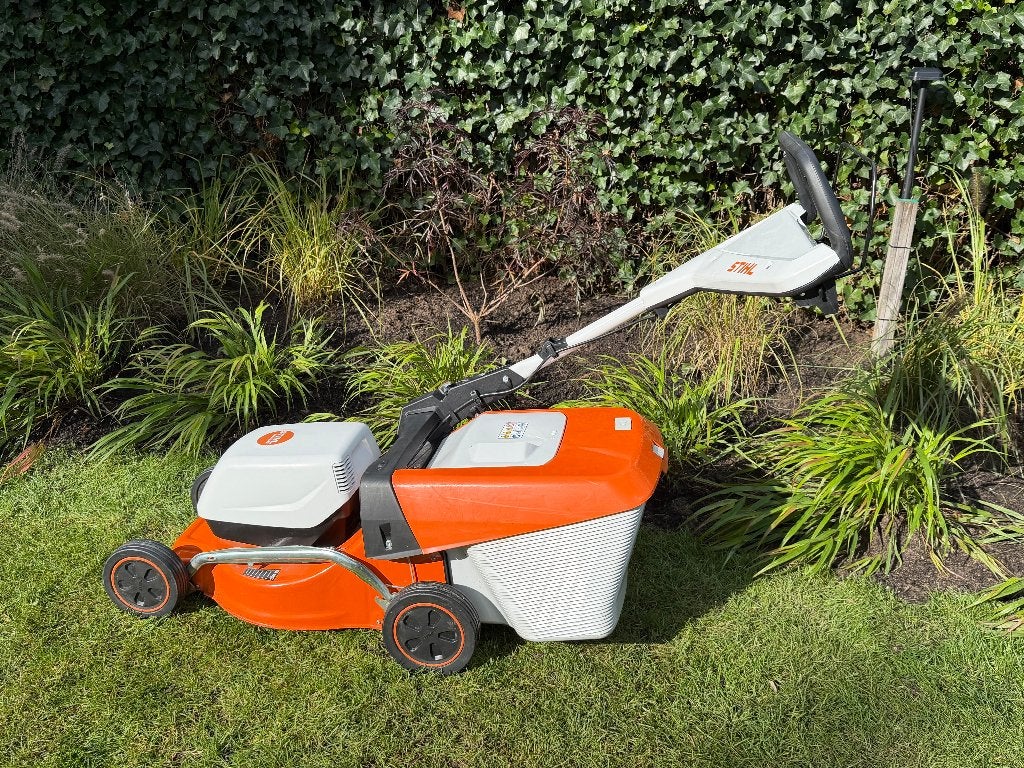 Stihl accu grasmaaier, Tuin en Terras, Ophalen, Cirkelmaaier, Stihl, Accu-grasmaaier