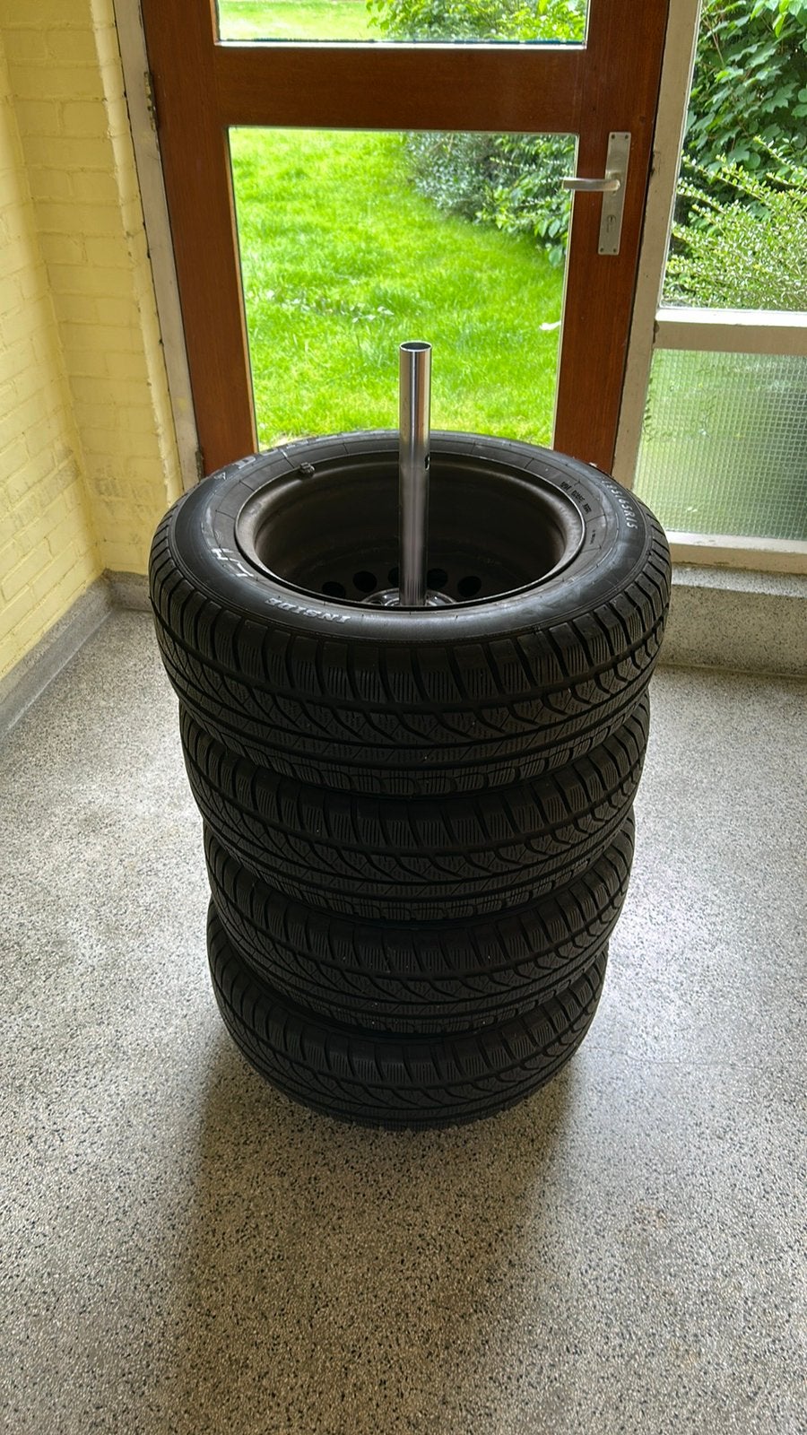 Dunlop winterbanden, met zwarte velgen, Auto-onderdelen, Banden en Velgen, Ophalen, 15 inch, Banden en Velgen, Winterbanden