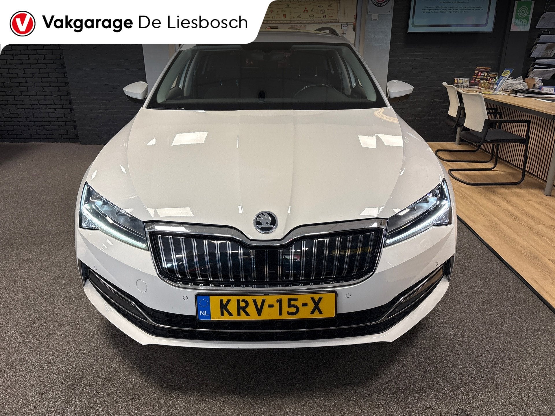 Skoda Superb Combi 1.4 TSI iV Business Edition Plus/navi/sto, Auto's, Skoda, 12 maanden, Stof, Gebruikt, Wit