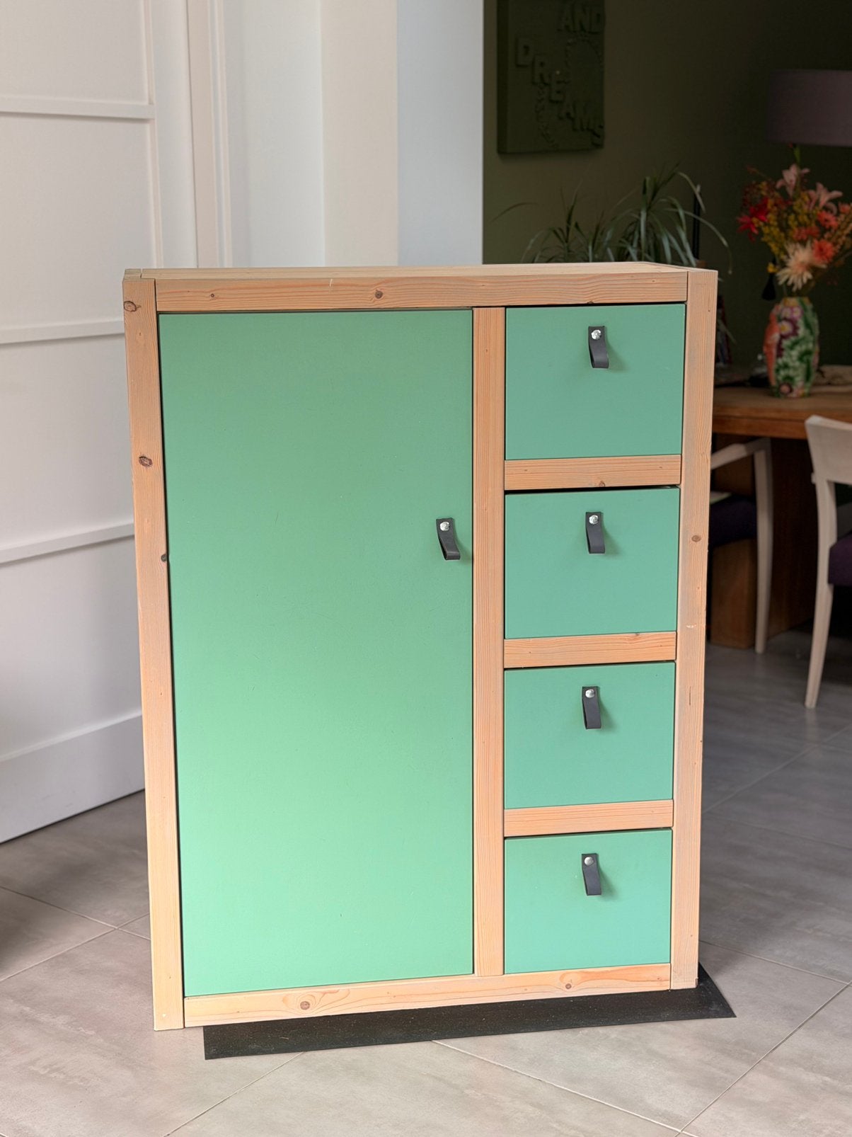 Leuke kledingkast met magnetische deur, Ophalen, 50 tot 70 cm, 105 cm of meer, 100 cm of meer