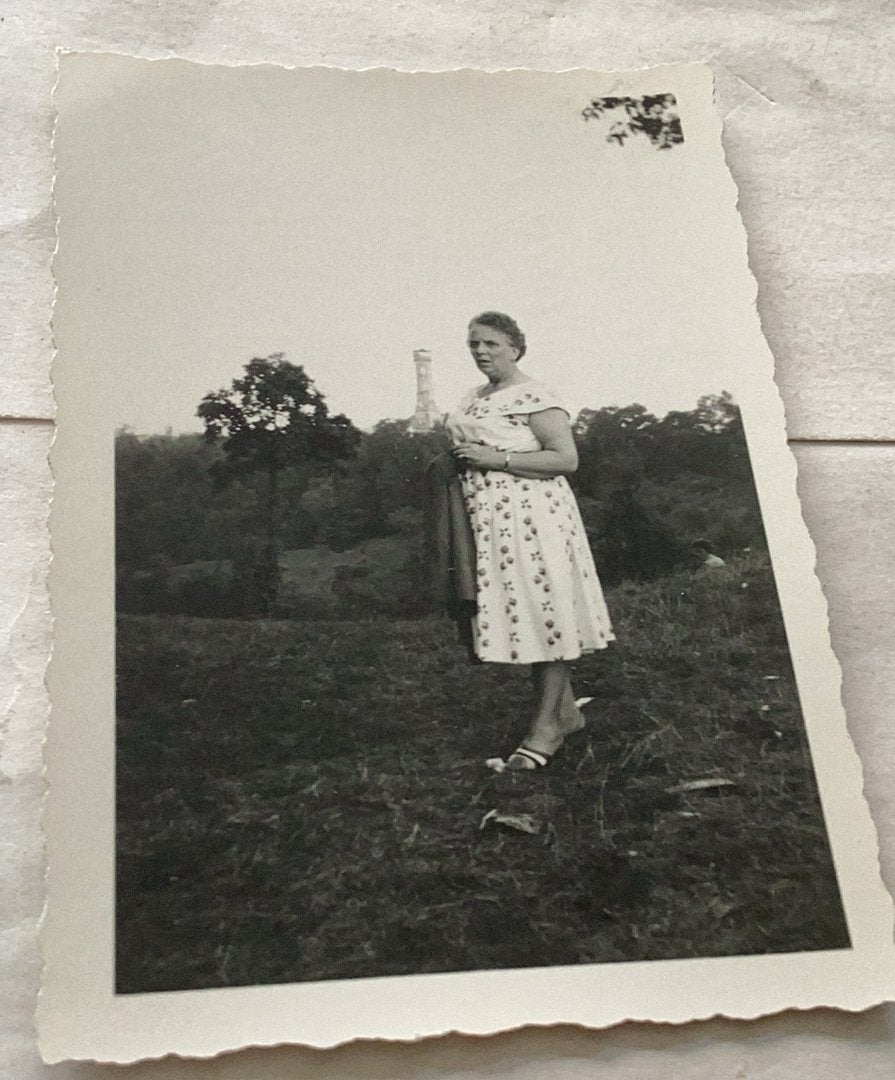 Valkenburg vrouw op de foto 6x9 cm, Ophalen of Verzenden, Voor 1940, Zo goed als nieuw, Overige onderwerpen