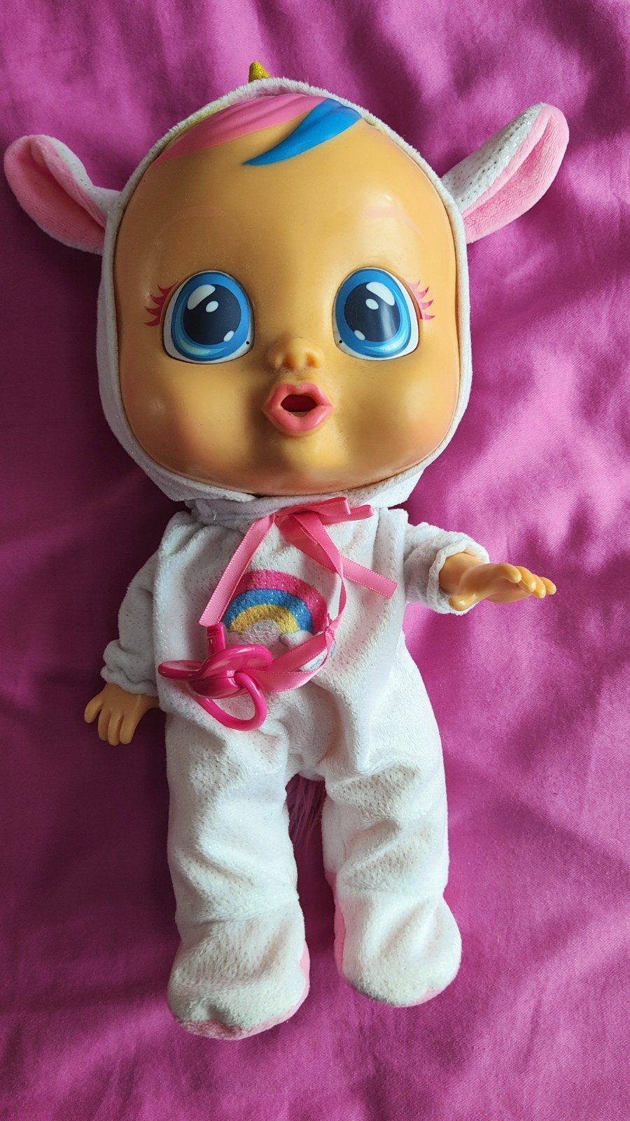 Cry Babies Dreamy Unicorn 32 cm - Huilt, Smakt & Lacht, Ophalen of Verzenden, Gebruikt, Babypop