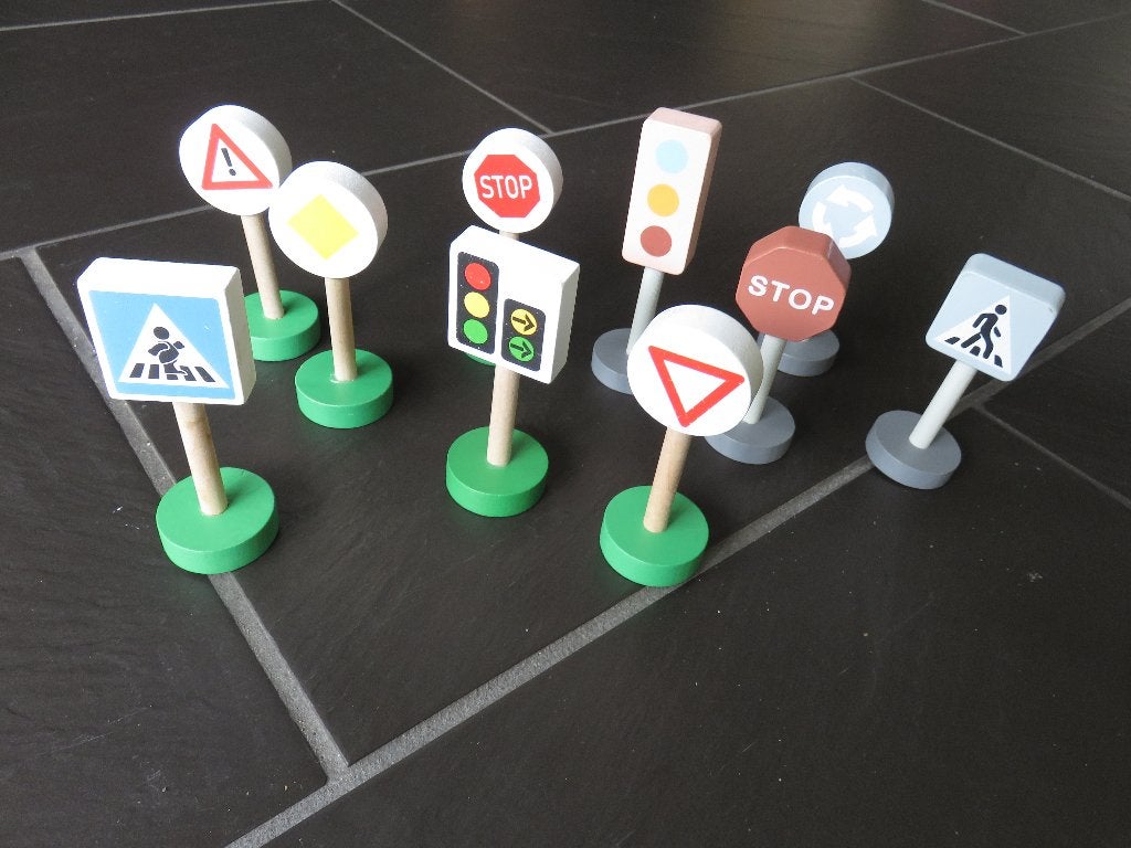 Set houten verkeersborden, 10 stuks van ca 9,5cm groot., Kinderen en Baby's, Ophalen of Verzenden, Zo goed als nieuw
