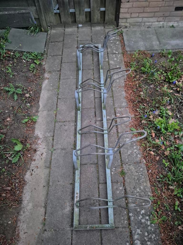 Fietsenrek 6 plaatsen hoog /laag (staal), Fietsen en Brommers, Fietsaccessoires | Fietsenrekken, Ophalen, Zo goed als nieuw