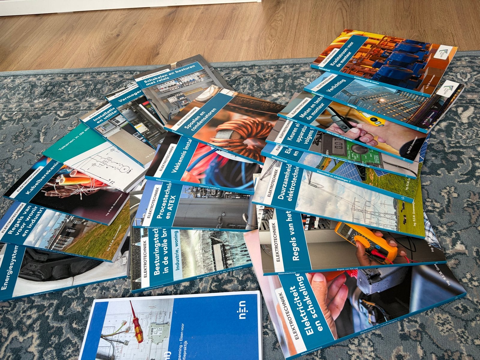 Elektrotechniek Installatie BBL Niveau 3 Boekenpakket, Ophalen of Verzenden, Zo goed als nieuw, Elektrotechniek