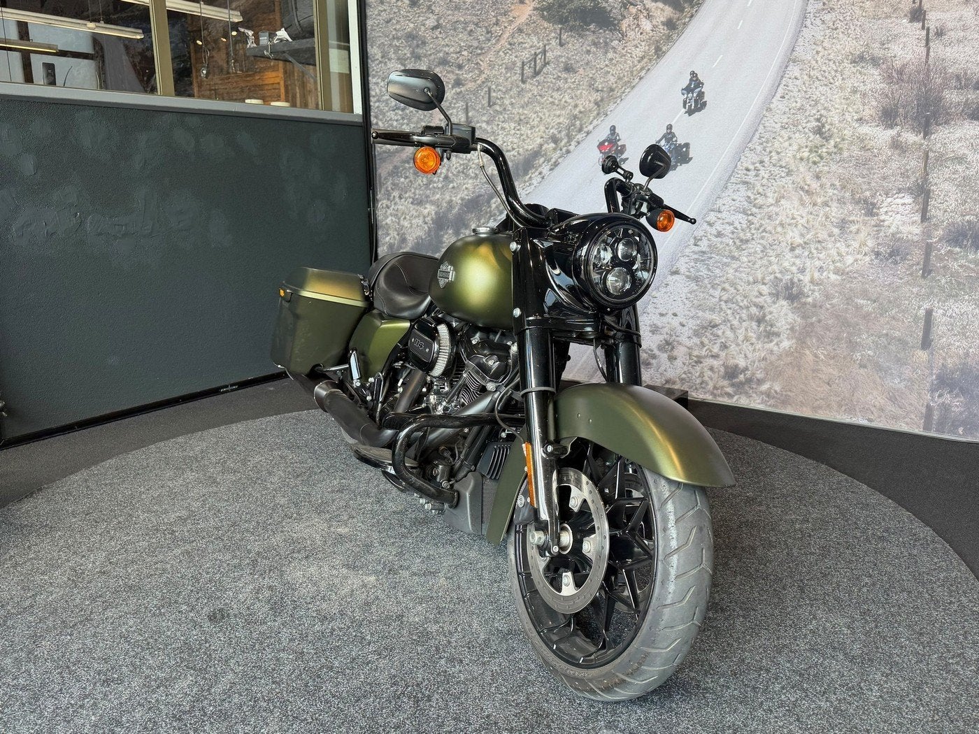 Harley-Davidson FLHRXS ROAD KING SPECIAL - BTW verrekenbaar, Motoren, Motoren | Harley-Davidson, Laan van Vredenoord 33
2289 DA  RIJSWIJK, NL