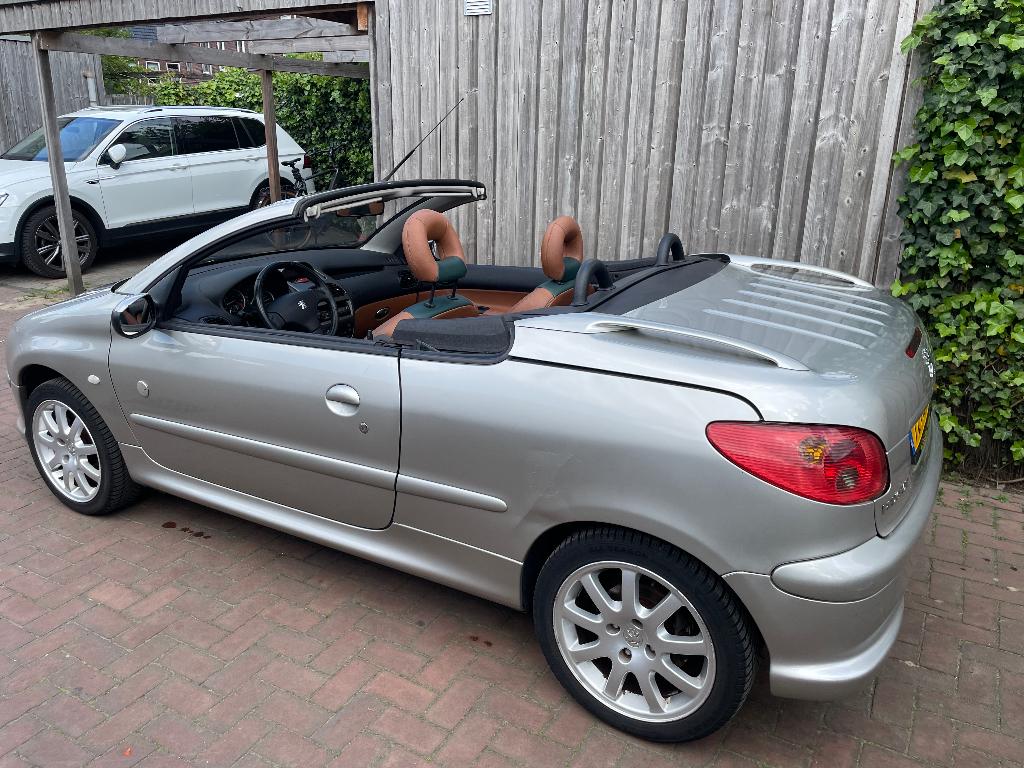Peugeot 206 1.6 16V CC 2005 Grijs, Auto's, Voorwielaandrijving, Beige, 4 cilinders, Cabriolet