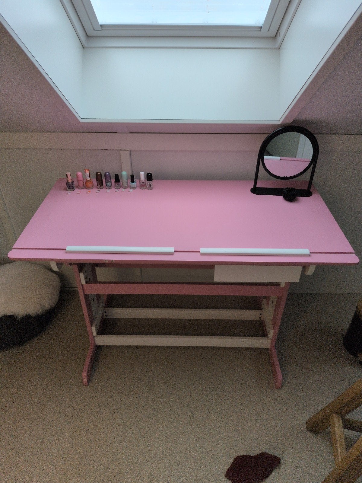 Roze kinderbureau met verstelbaar blad, Huis en Inrichting, Ophalen, Gebruikt, Roze, Kinderbureau