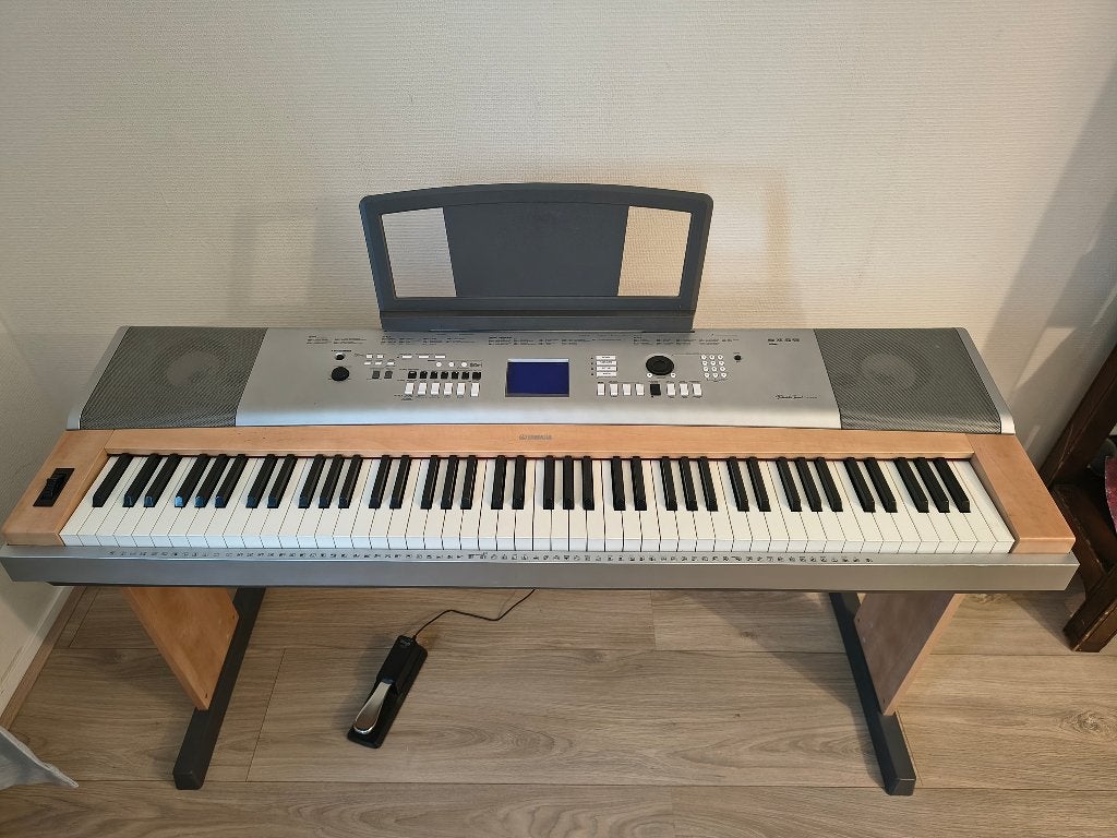Yamaha PSR-E403 Keyboard met 61 toetsen en standaard, Muziek en Instrumenten, Ophalen, Yamaha, Aanslaggevoelig, 61 toetsen