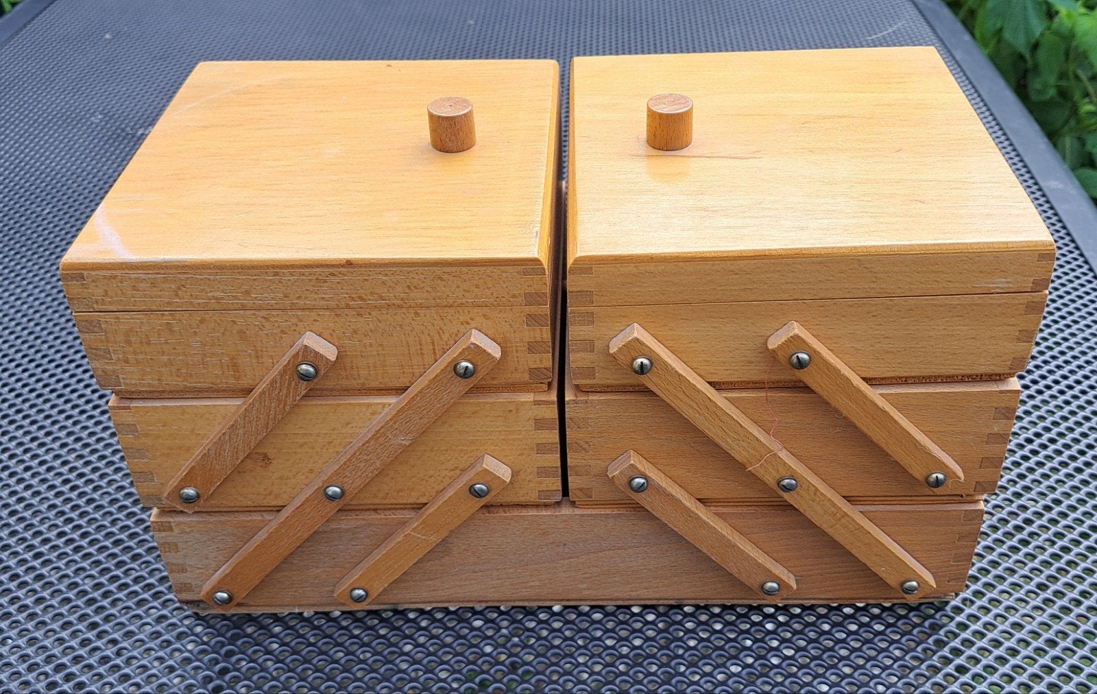 Vintage houten naaidoos - uitschuifbaar, Ophalen, Gebruikt, Garen of Naald(en)
