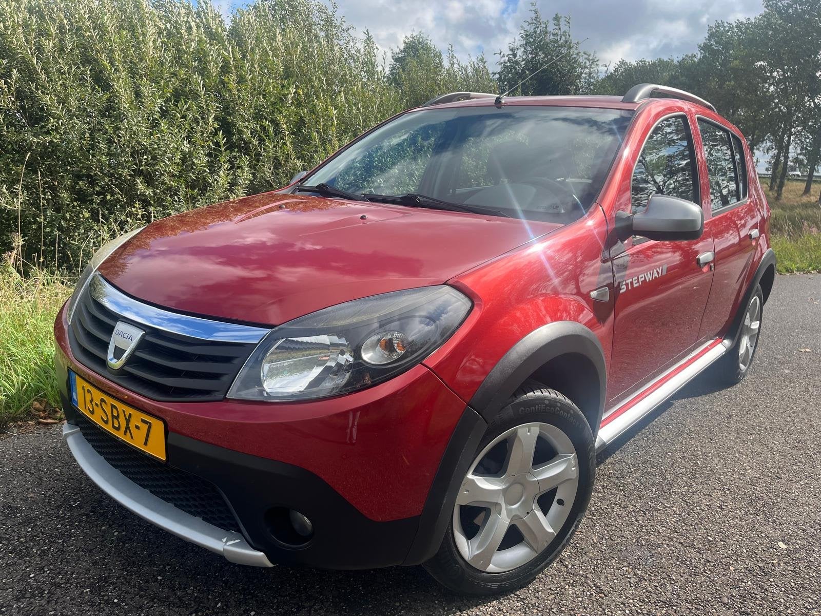 Dacia Sandero 1.6 Stepway | Airco | Trekhaak | Distibutierie, Auto's, Voorwielaandrijving, 86 pk, 4 cilinders, Metallic lak