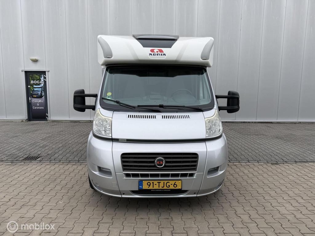Adria MATRIX M 680SP 6 zitplekken Dakairco Zonnepaneel 131PK, Caravans en Kamperen, Campers, Bedrijf, Omvormer, Adria, Rondzit