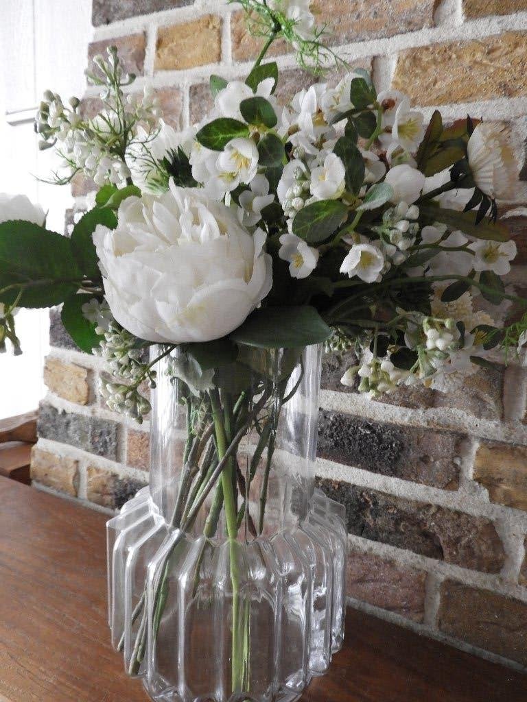 Compleet wit kunstboeket zijdebloemen - met glazen vaas, Huis en Inrichting, Ophalen, Zo goed als nieuw, Inclusief kunstbloemen