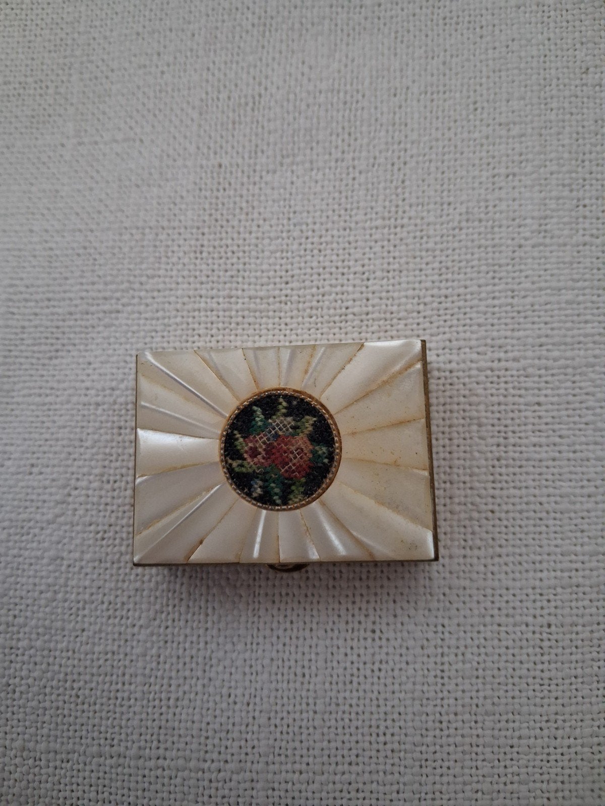 Vintage Parelmoer Doosje met Geborduurd Bloemmotief, Ophalen of Verzenden