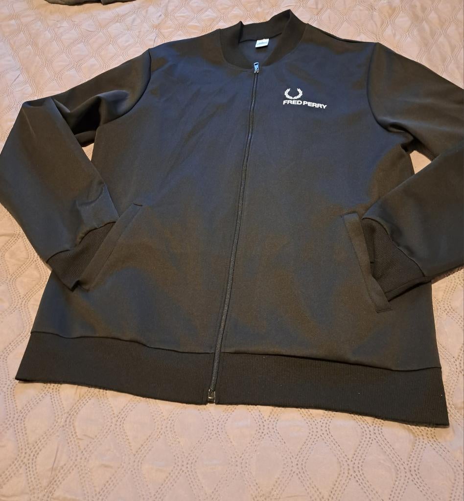 FRED PERRY. HEREN/DAMES JAS..FRED PERRY, Zwart, Ophalen of Verzenden, Fred Perry, Maat 56/58 (XL)