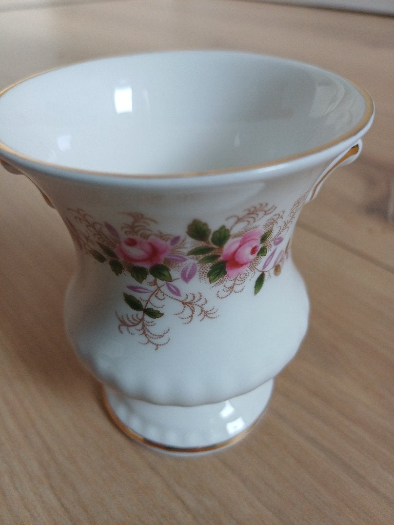 Royal Albert lepelvaasje.Lavender rose., Ophalen of Verzenden, Zo goed als nieuw, Porselein, Overige typen