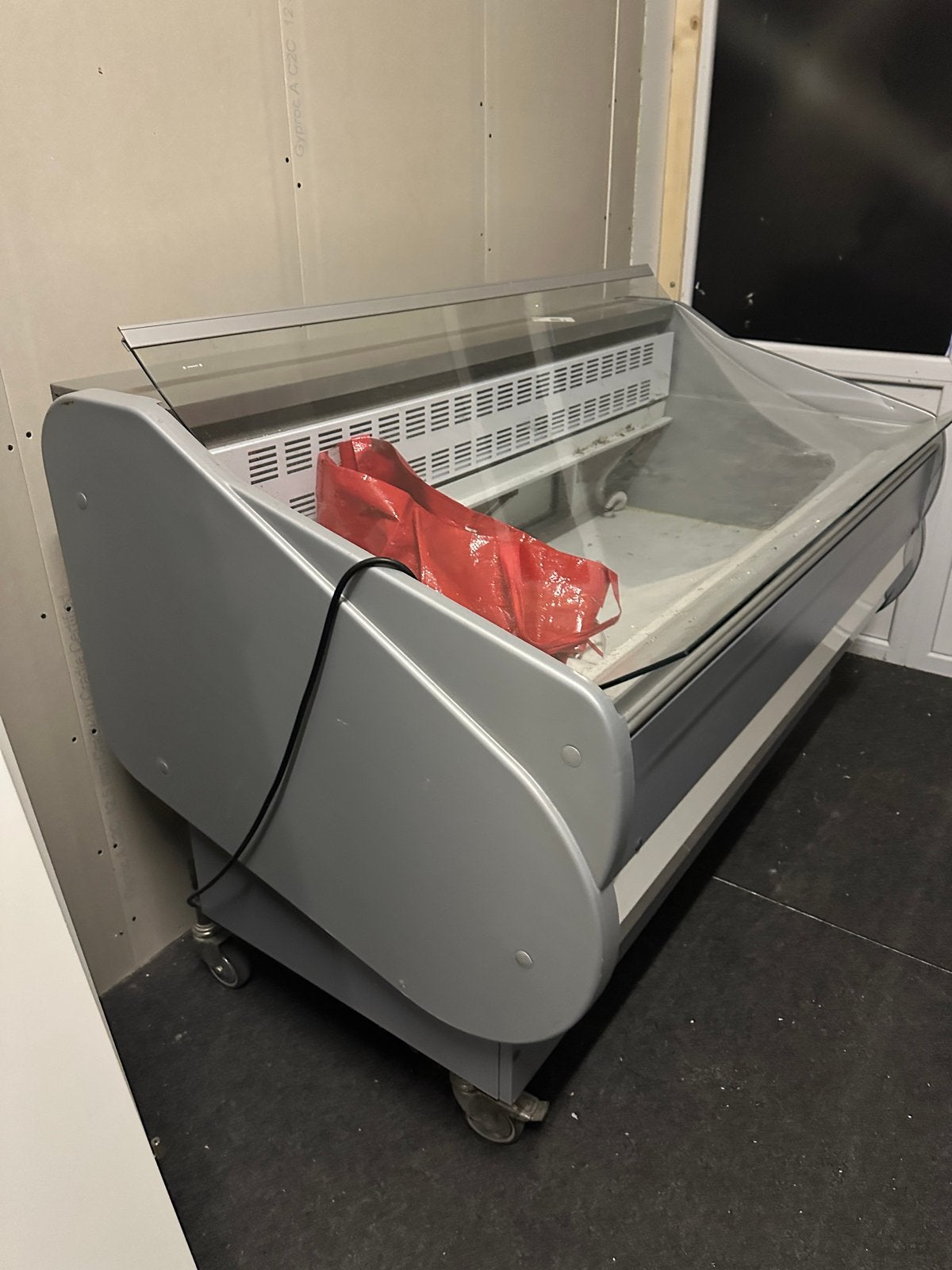 Koelvitrine / Koeltoonbank voor horeca, Ophalen