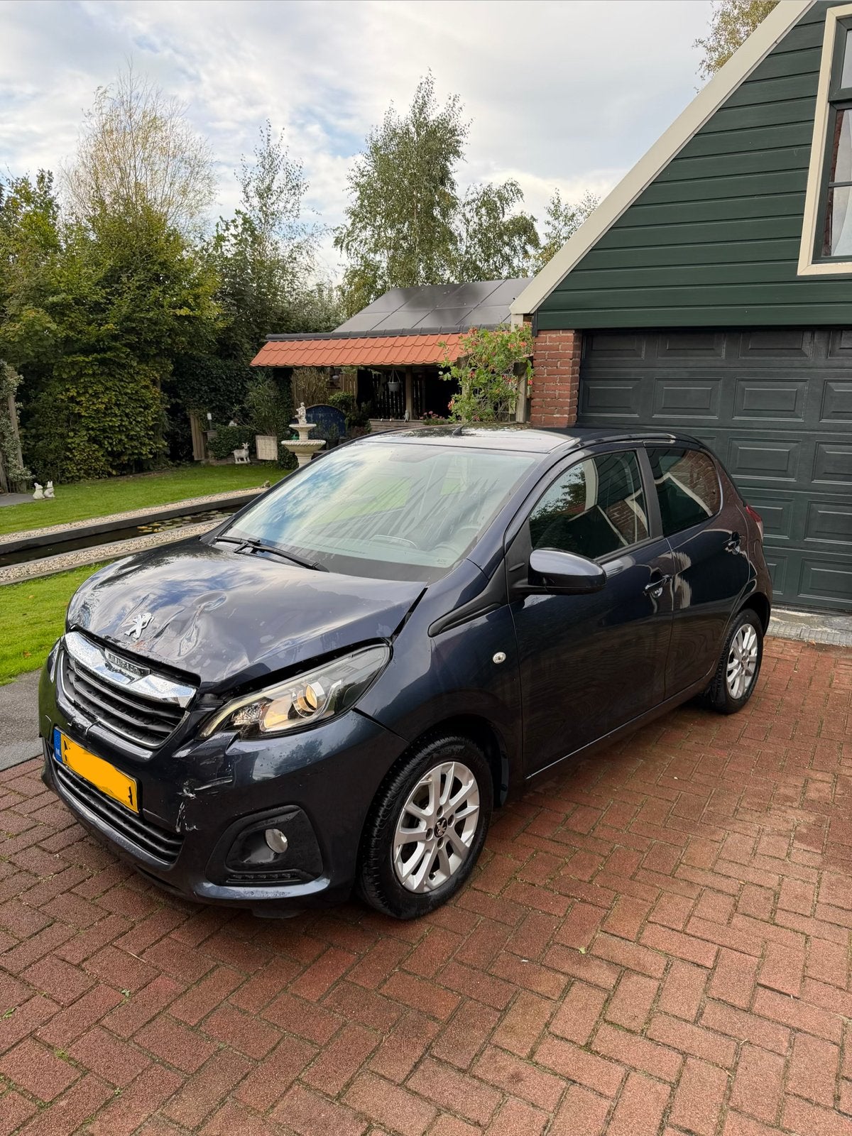 Peugeot 108 2017 85k kilometers 5 drs NL schadeauto schade, Ophalen, Zwart, Handgeschakeld, Benzine