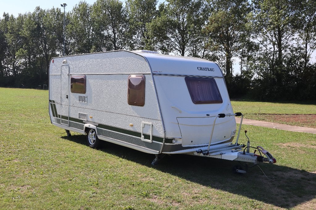 Chateau Calista 490 KMF | AIRCO | Voortent | 6 persoons|, Caravans en Kamperen, Caravans, Chateau, Ringverwarming, Treinzit, Particulier