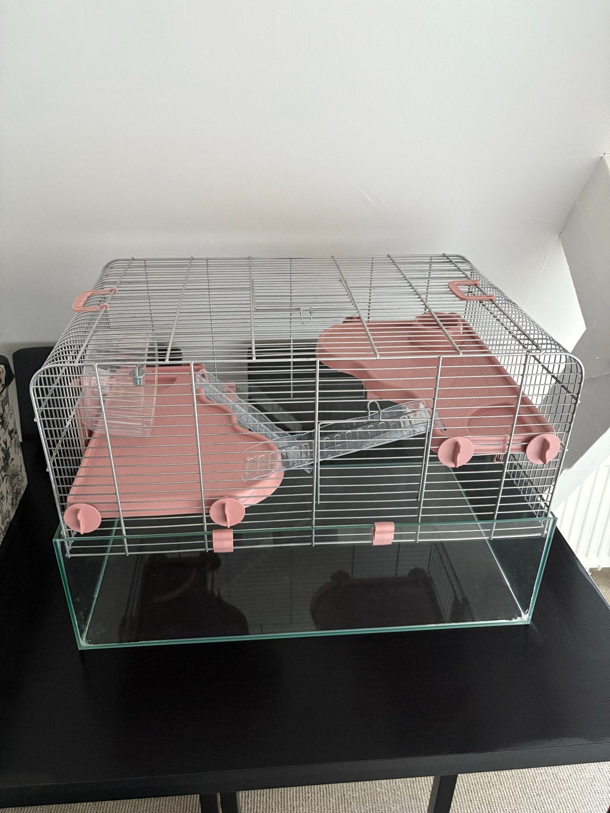 Complete knaagdierenkooi met veel toebehoren – roze/wit, Kooi, Minder dan 75 cm, Zo goed als nieuw, Hamster