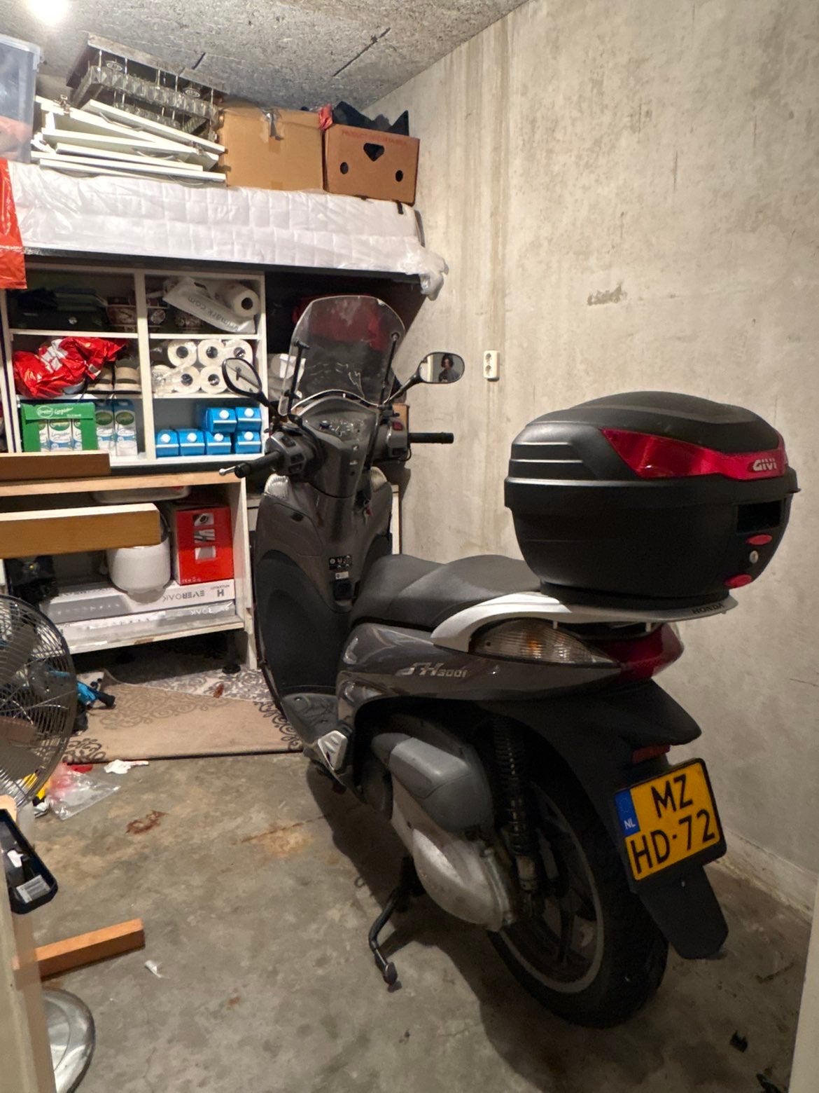 Honda SH300i Scooter – 18.679 km – Met kappenschade, Ophalen of Verzenden, Zo goed als nieuw, Benzine, Overige modellen