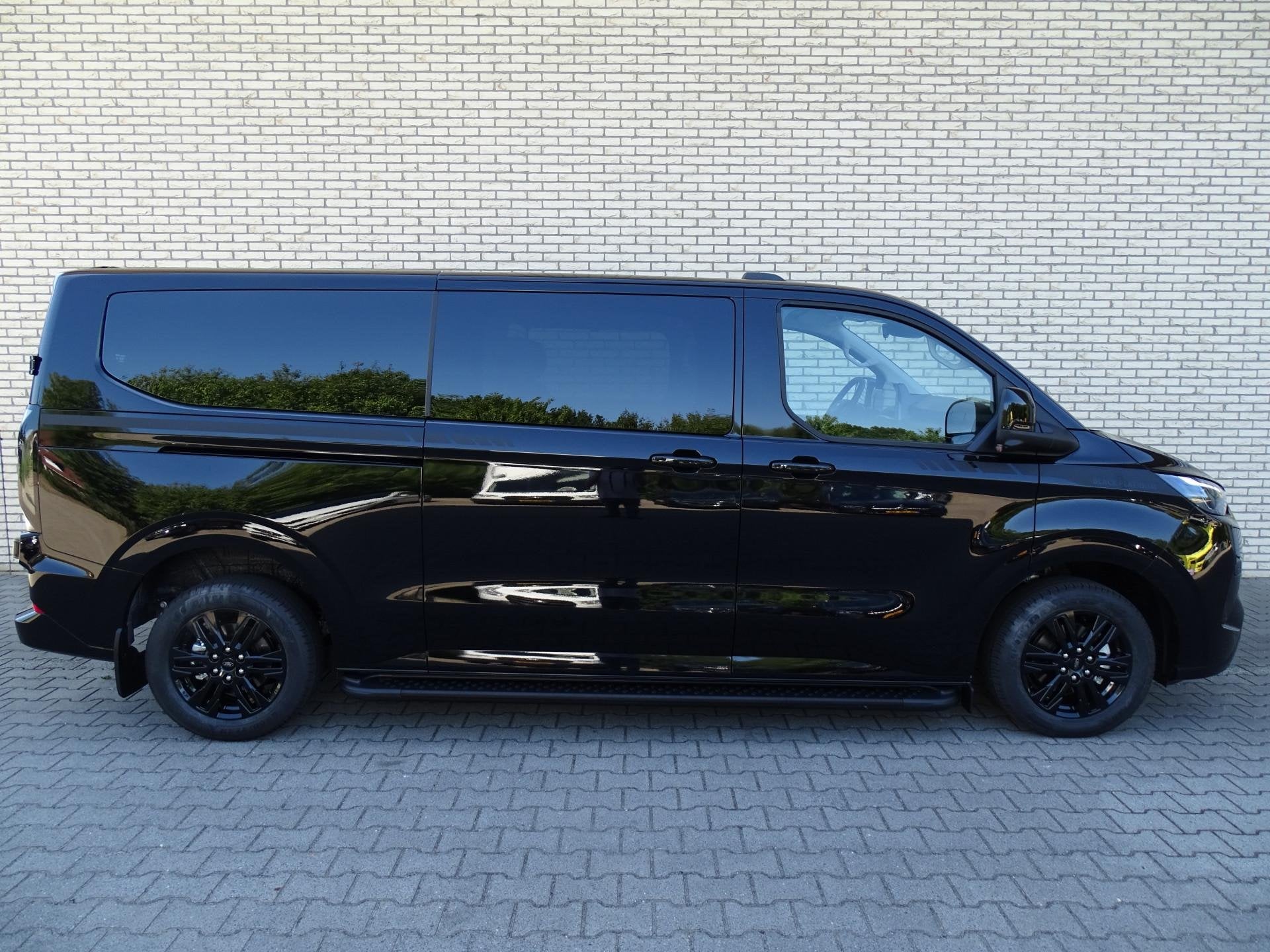 Ford Transit Custom 320 2.5 PHEV L2H1 Limited DC, Auto's, 12 maanden, Gebruikt, 4 cilinders, Zwart