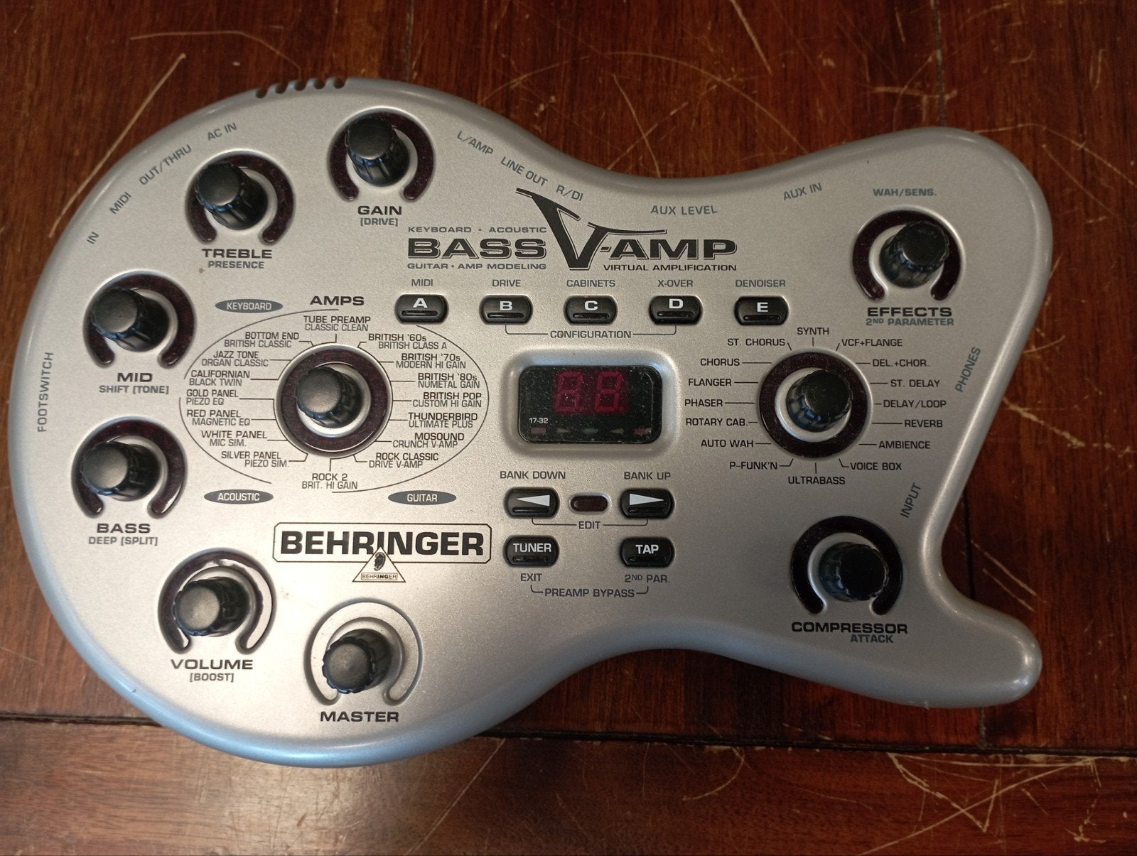 Behringer Bass V - Amp, Ophalen of Verzenden