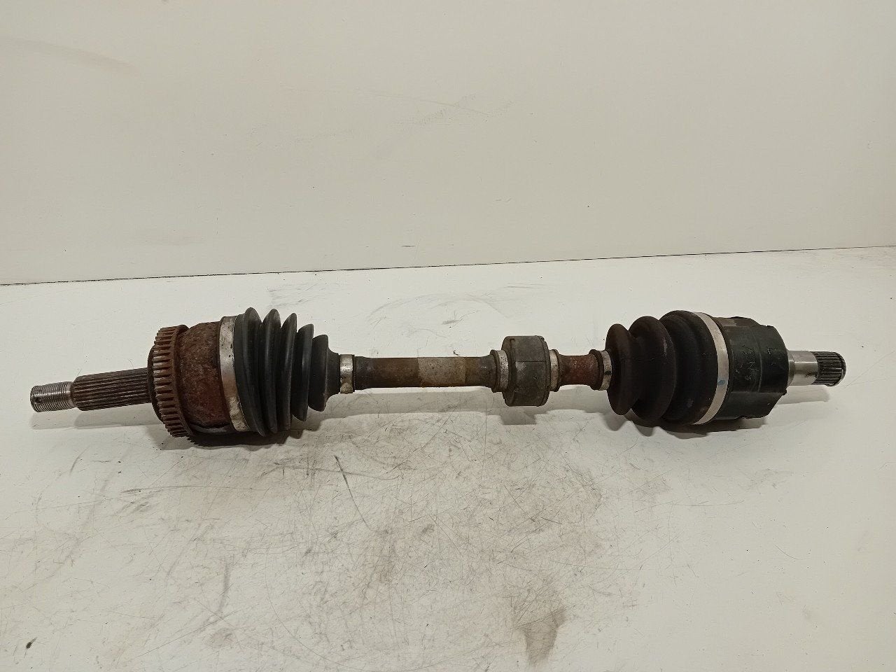 Aandrijfas links voor Kia Magentis, Onderdelen@venauto.nl, Van der Ven Autorecycling B.V., Ettenseweg 76, 4706 PB Roosendaal, The Netherlands