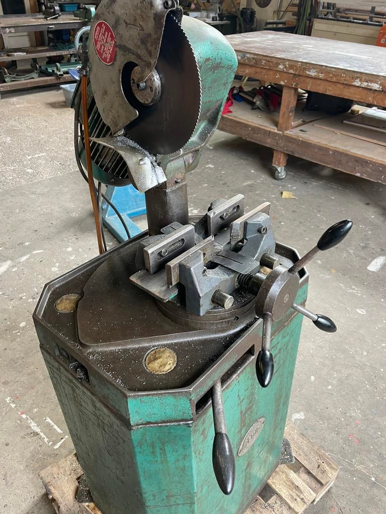 Bewo 250 staal afkortzaag machine 400 volt, Doe-het-zelf en Verbouw, Gereedschap | Zaagmachines, Ophalen, 70 mm of meer, Zo goed als nieuw