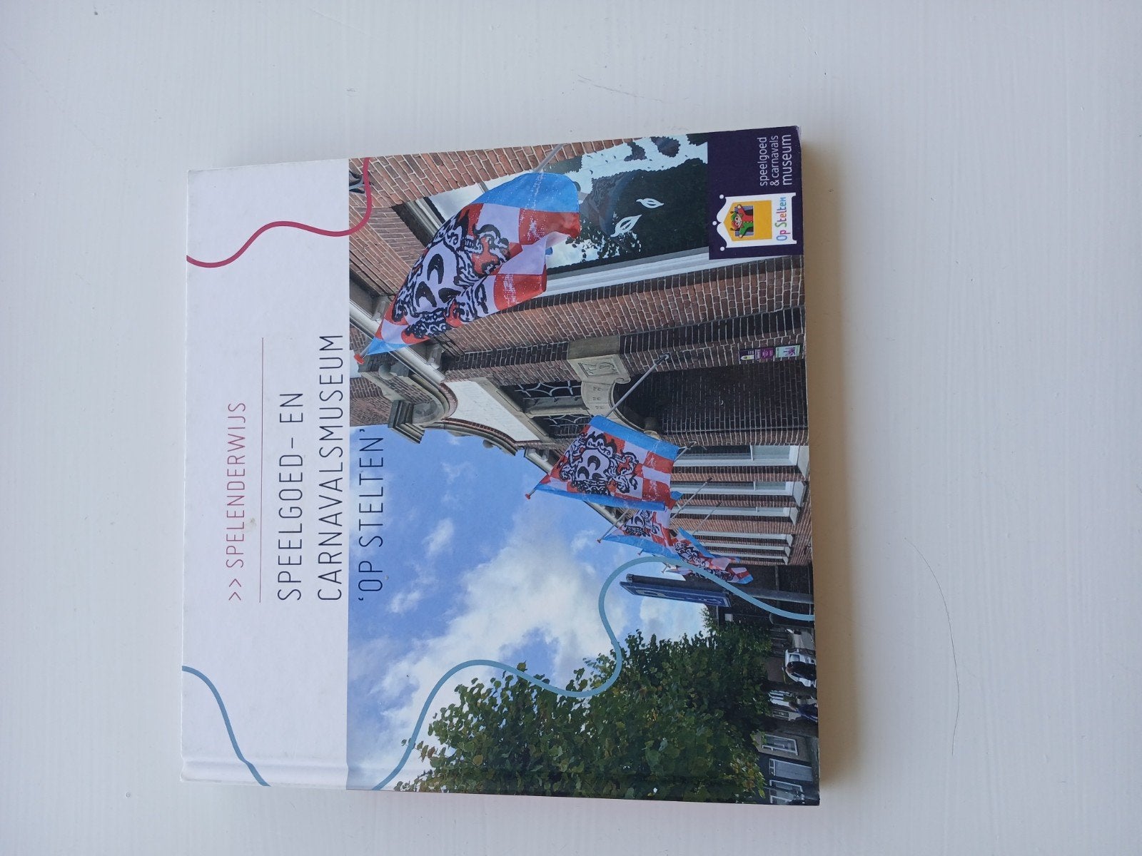 speelgoed en carnavalsmuseum op stelten oosterhout, Boeken, Ophalen of Verzenden