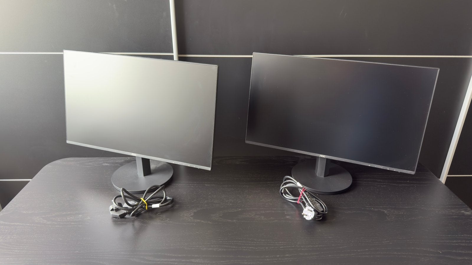 24 inch AOC  USB-C Monitor | 2 Stuks, Ophalen, IPS, Full HD, Zo goed als nieuw