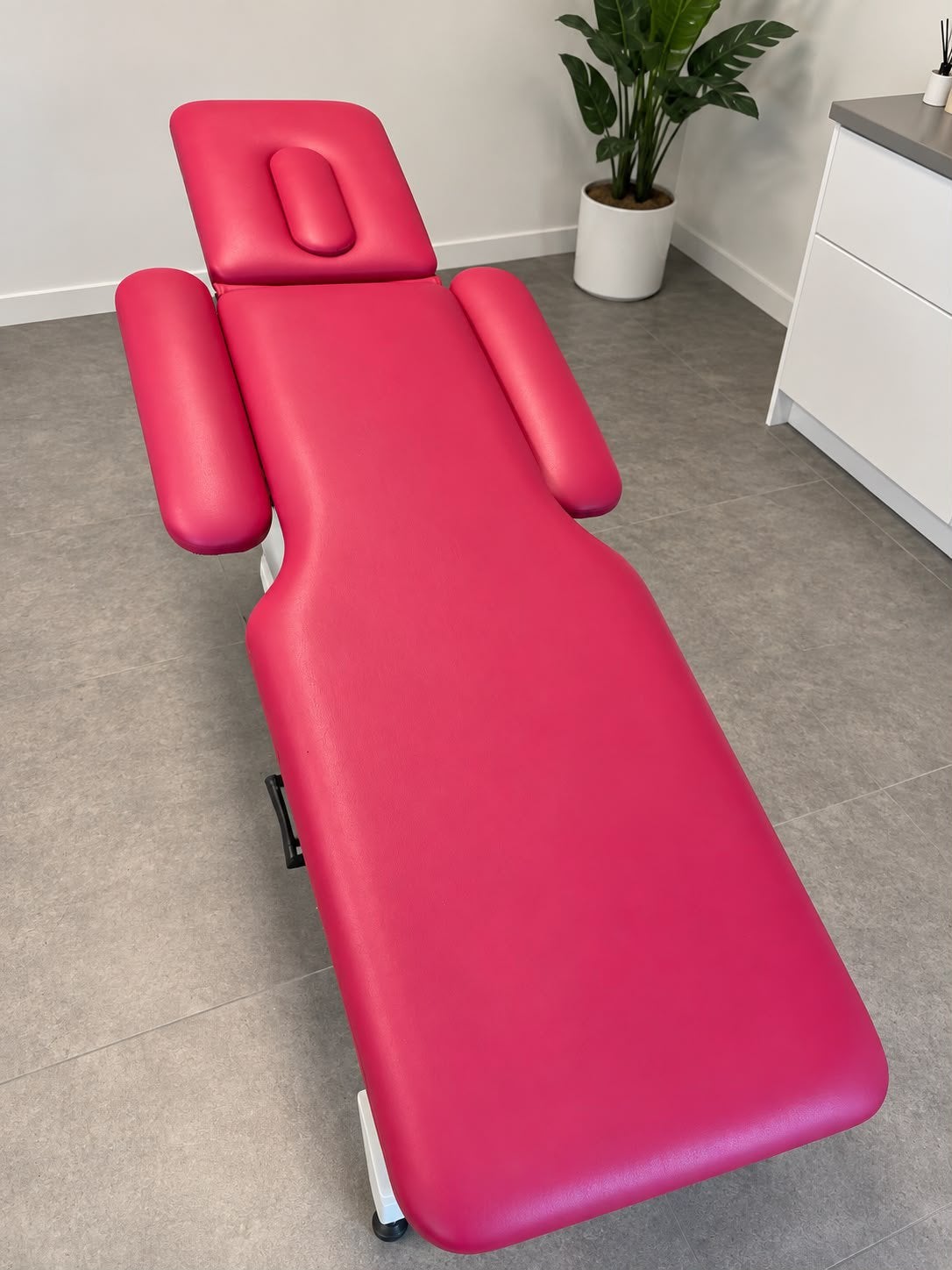 Elektrische Behandelbank, Sport en Fitness, Ophalen, Zo goed als nieuw, Massagetafel