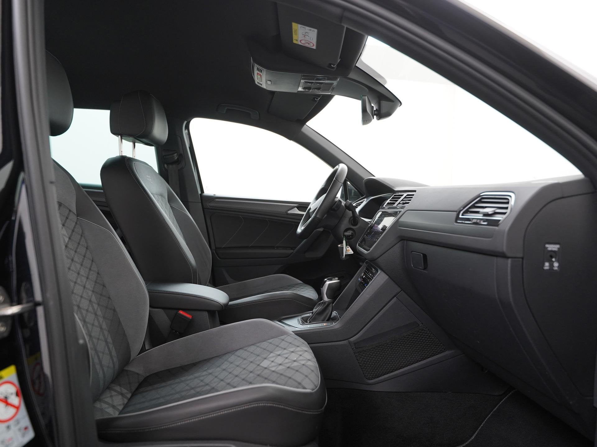 Volkswagen Tiguan 1.4 TSI eHybrid R-Line | Stuurverwarming |, Stof, Euro 6, 4 cilinders, Zwart