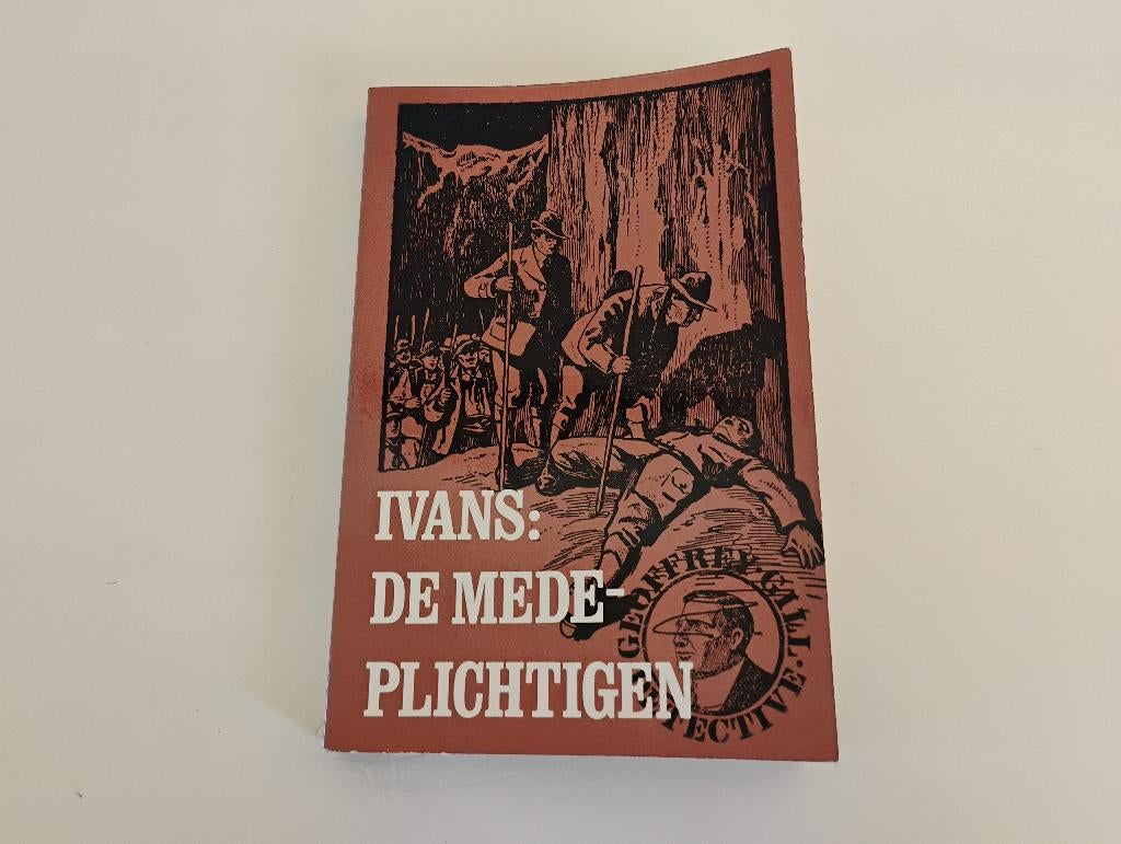 Boek Ivans: De medeplichtigen (detective), Boeken, Ophalen of Verzenden, Gelezen
