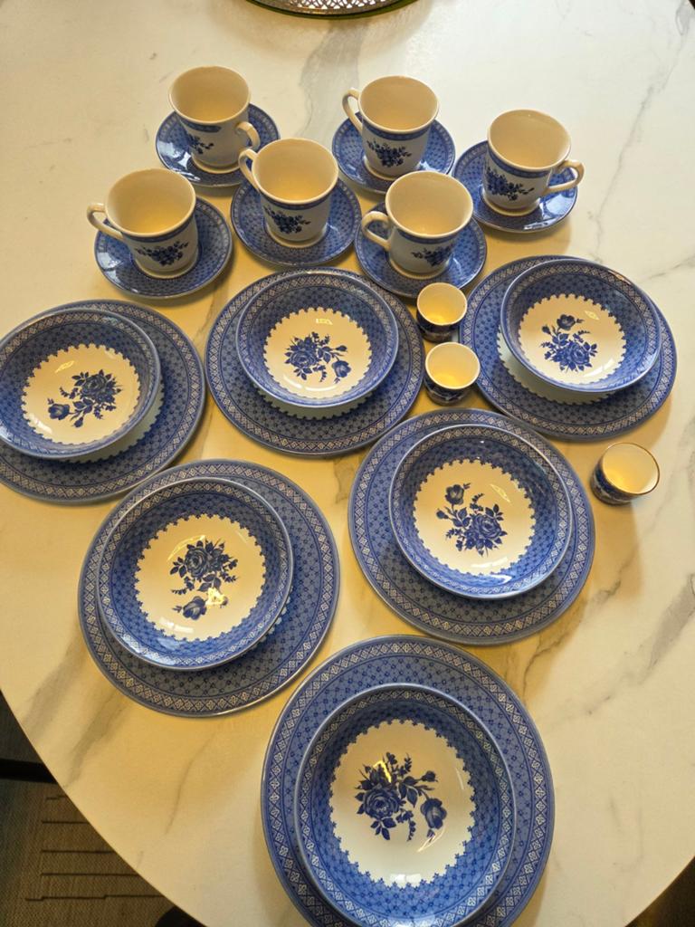 Thee servies Churchill compleet set, Ophalen of Verzenden