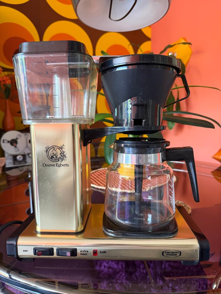 Douwe Egberts Technivorm 741 c Goudkleurig., Afneembaar waterreservoir, Gebruikt, Koffiemachine, Gemalen koffie