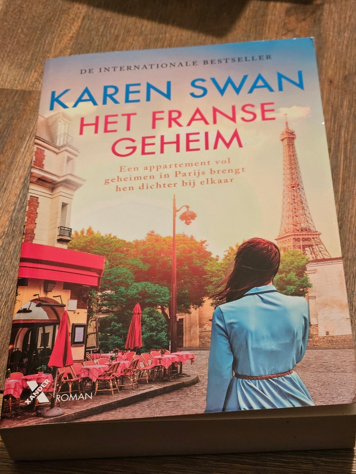 Karen Swan - Het Franse Geheim (paperback), Ophalen of Verzenden, Zo goed als nieuw, Karen Swan, Nederland