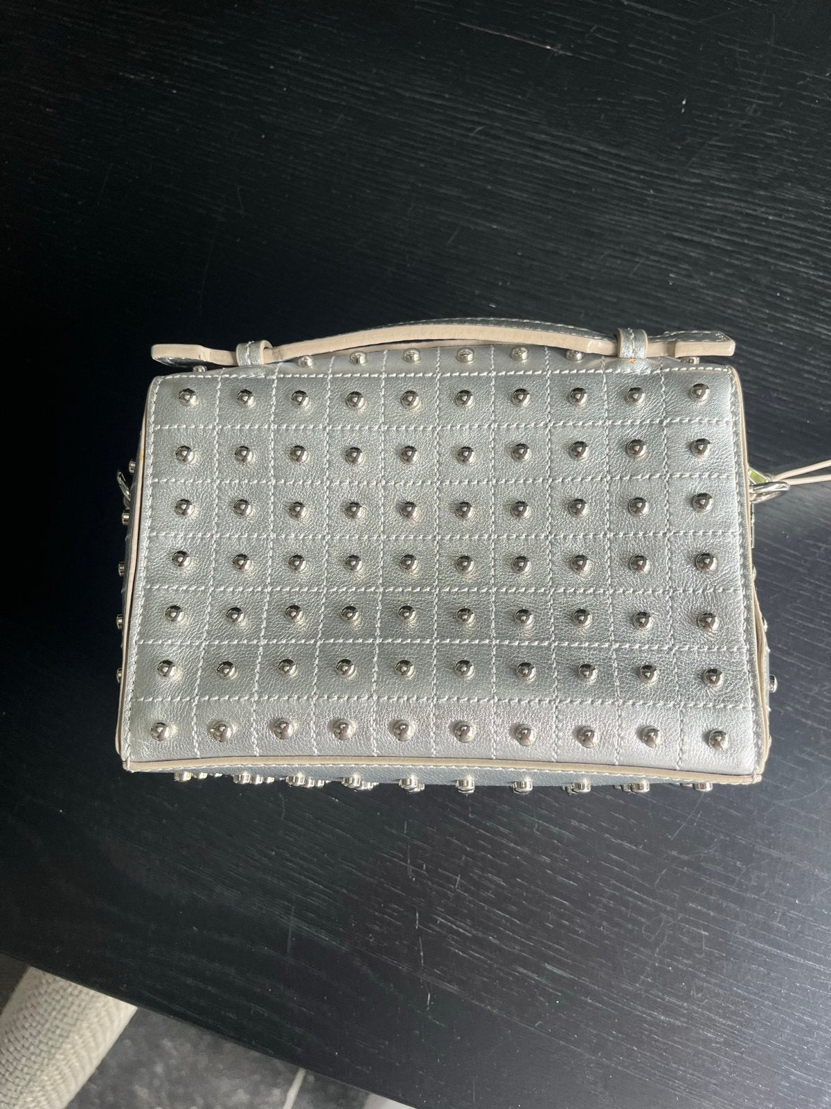 Tod's Gommino Micro Tas in Zilver Metallic Kalfsleer, Ophalen, Zo goed als nieuw, Overige kleuren, Schoudertasje