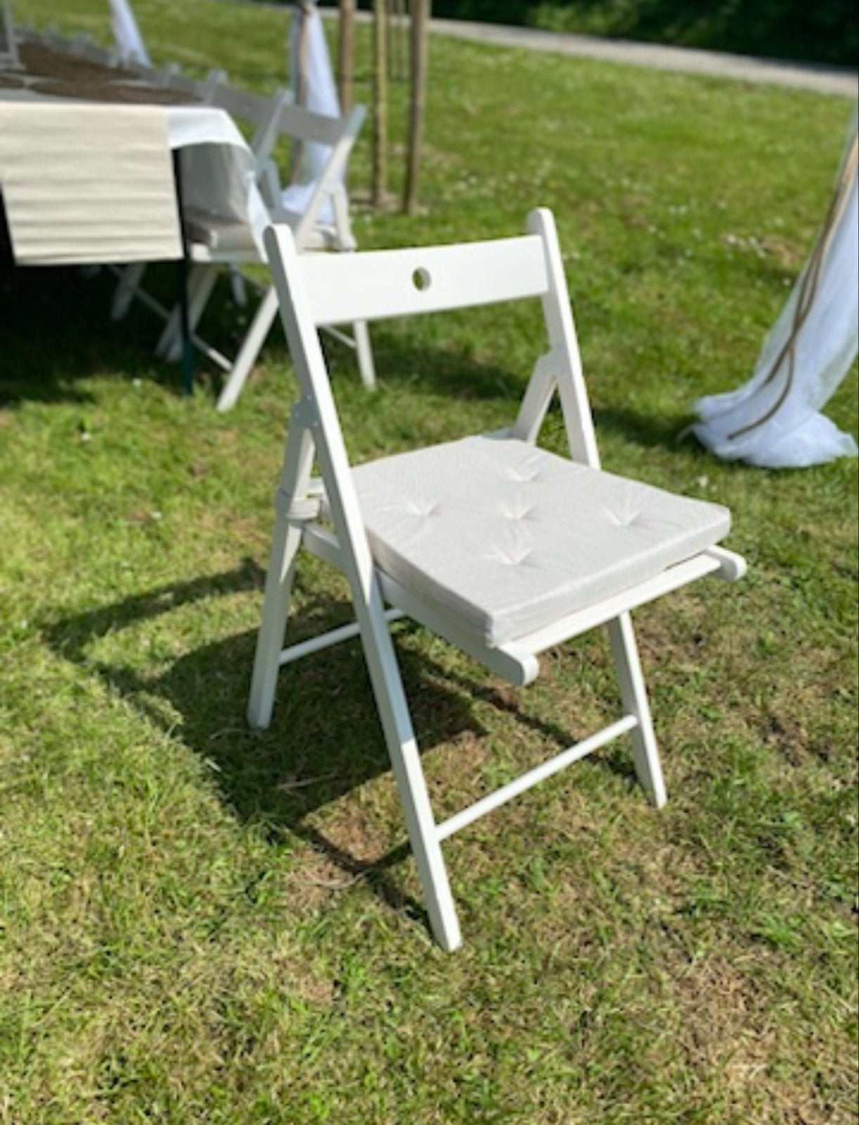 Witte klapstoelen met of zonder kussentje, Gebruikt, Wit, Ophalen of Verzenden, Vijf, Zes of meer stoelen