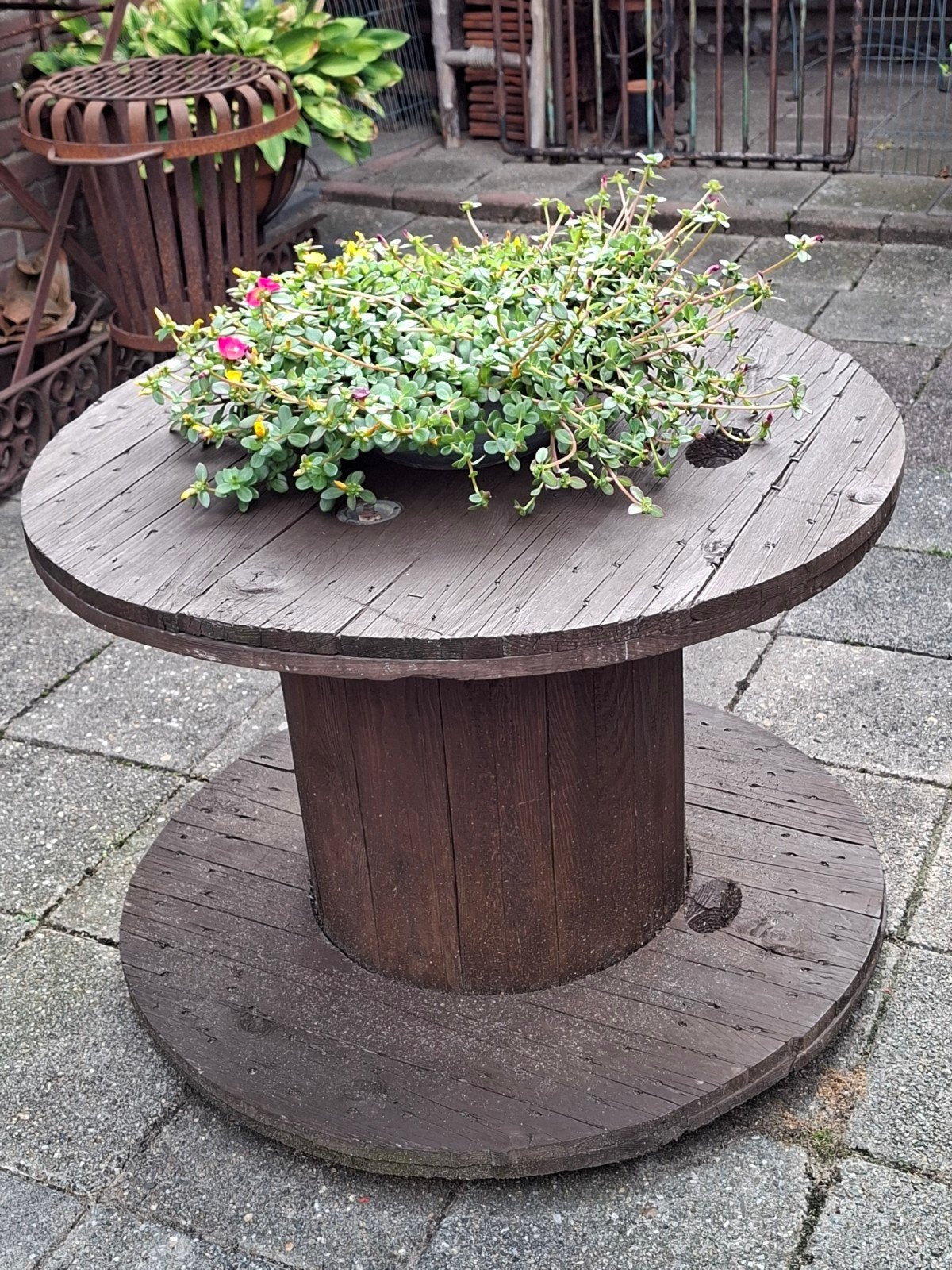 mooie degelijke haspel op wieltjes ophalen in Westervoort, Tuin en Terras, Tuintafels, Ophalen, Gebruikt, Rond, Hout